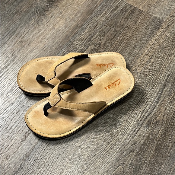 Clarks Shoes - Clarks Tan Leather Flip Flop Sandals Size 9